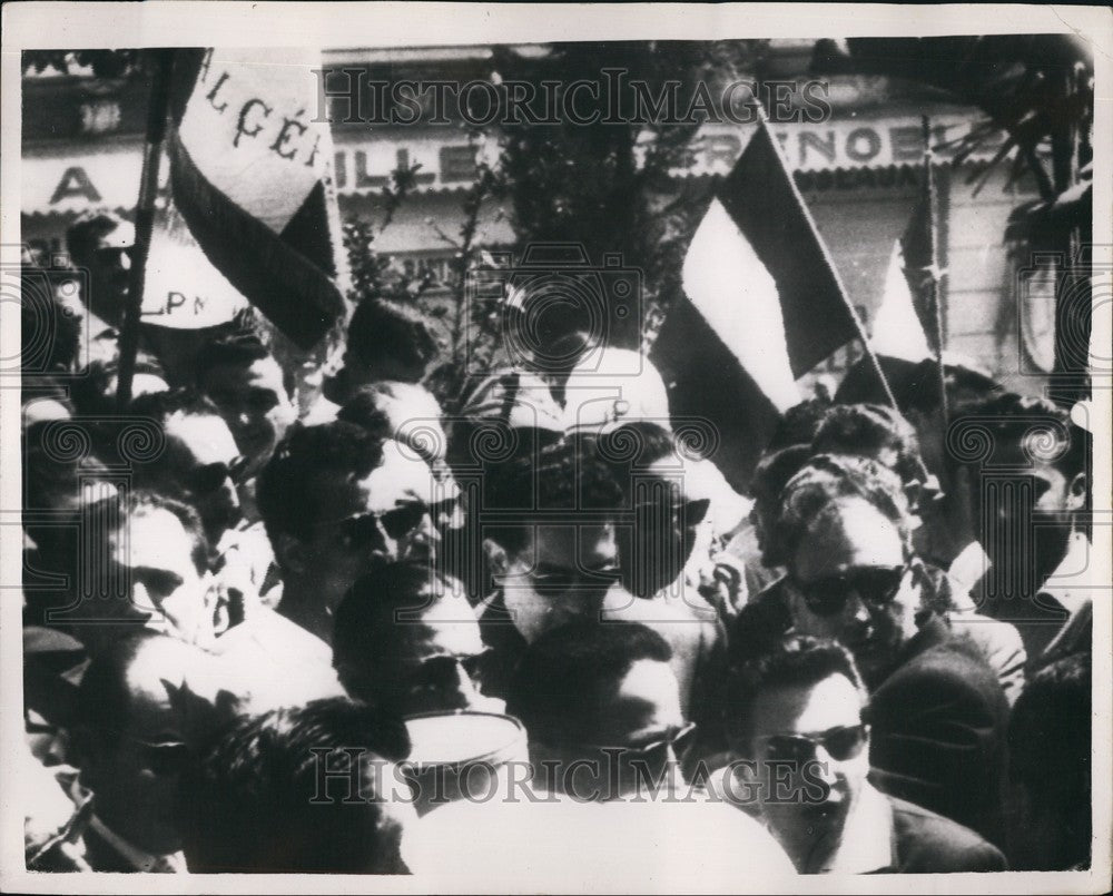 1958 Press Photo M. Soustelle ,Gaullist leader in a crowd of well wishers - Historic Images