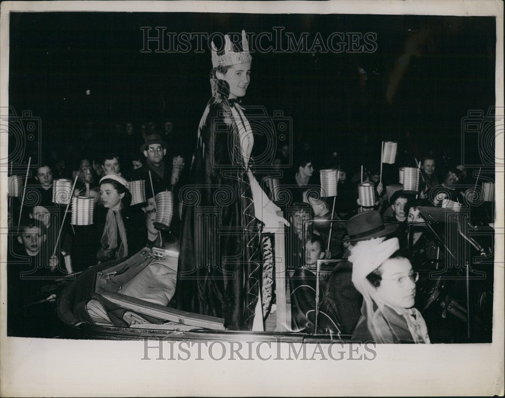 1952 Sintelesia As She Drives Thru Streets For St. Lucia festival - Historic Images