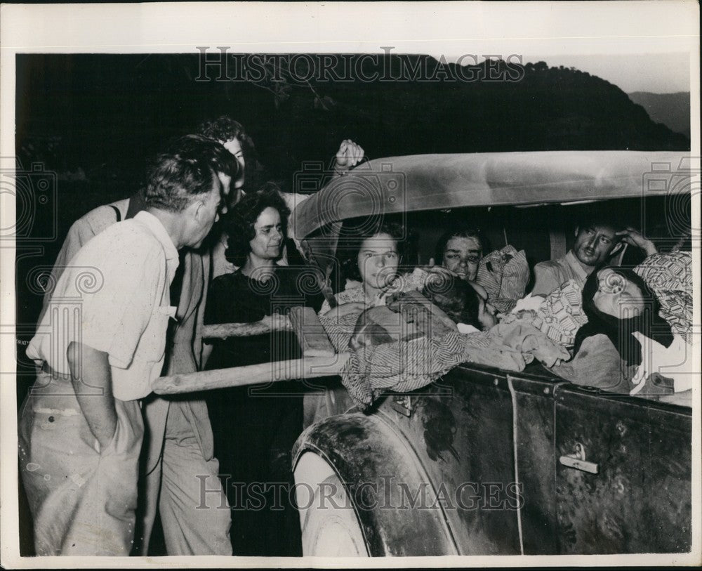 1953 Press Photo Some of the Injured From Greek Earthquake - Historic Images