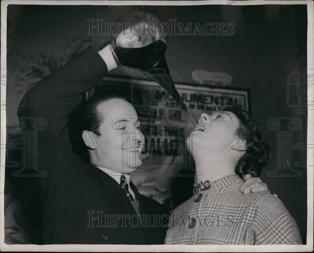 1952 Vincent Hitchcock&fiancee, Jacqueline Make-peace drinking - Historic Images