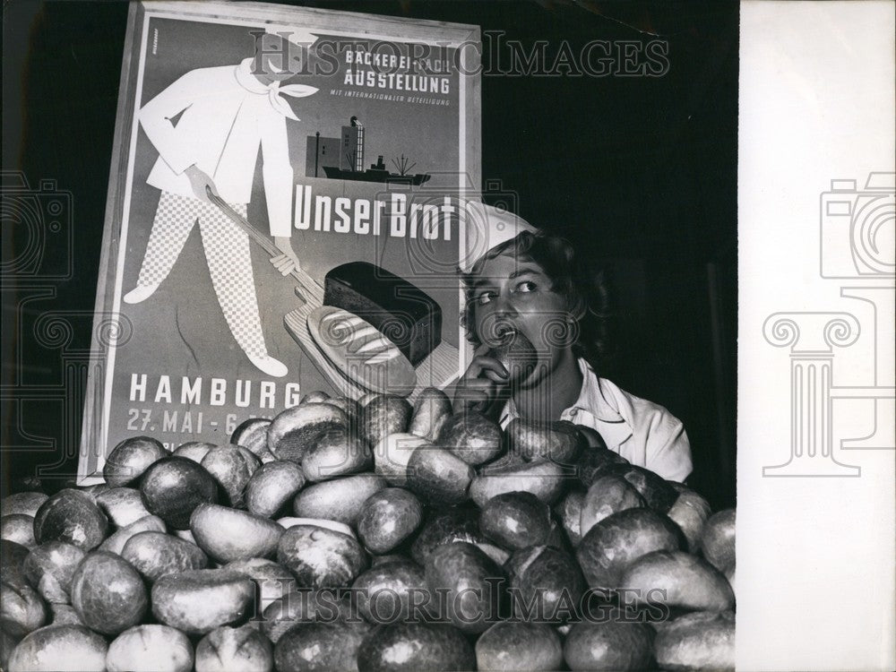 1955 A baker and lots of bread rolls - Historic Images