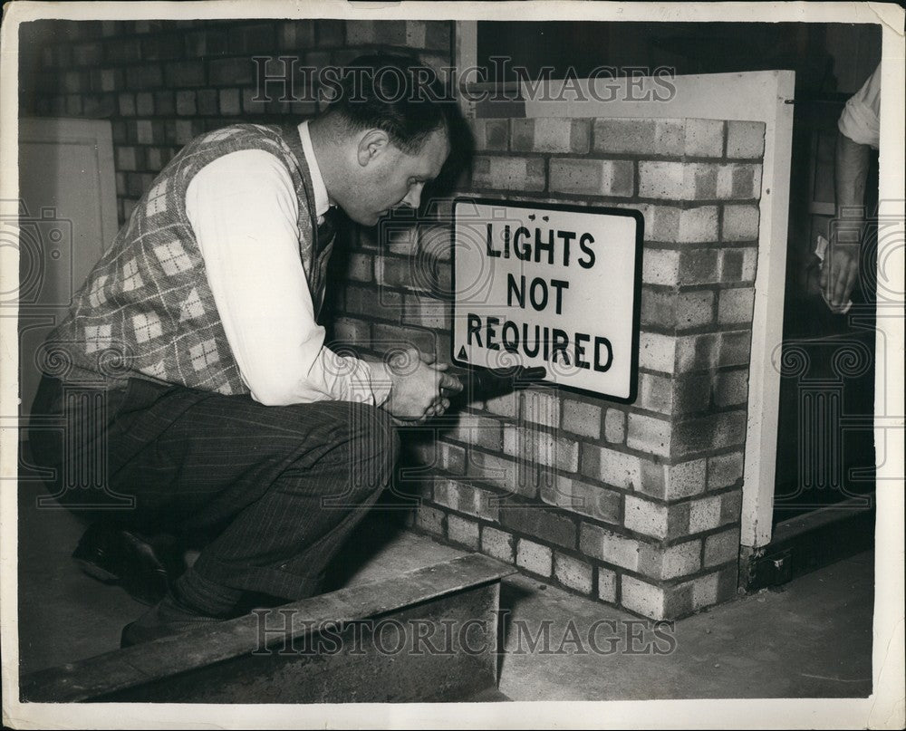 1956 Press Photo this &#39;Supadynamic&quot; cartride operated tool, demonstration - Historic Images