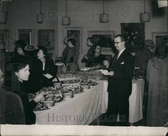 1950 Press Photo Sherry party at the Leicester Galleries - KSB58827 - Historic Images