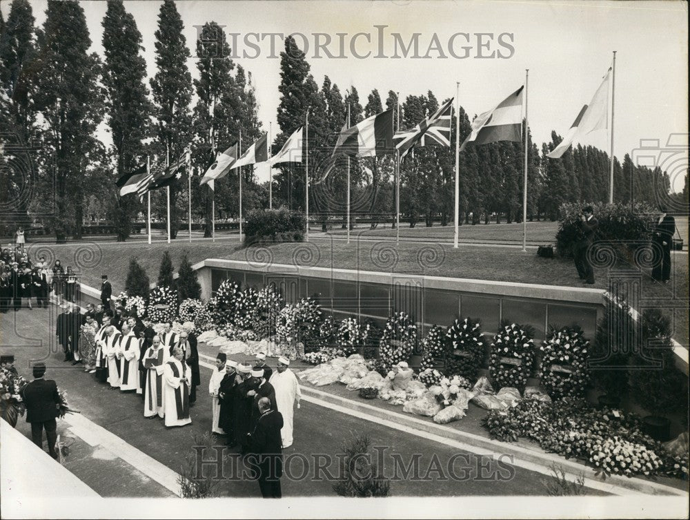 Press Photo the Depository with Catholic, Protestant and Muslim Priests - Historic Images