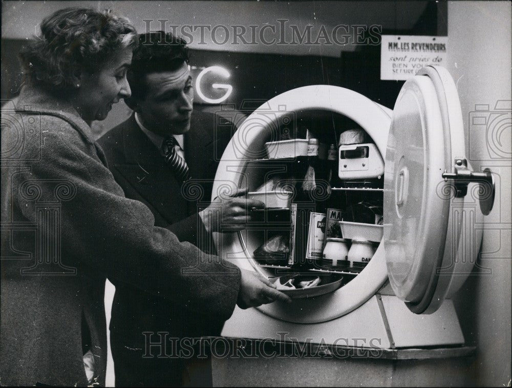 1953 Press Photo a round shaped Frigidaire one of the - KSB58993 - Historic Images