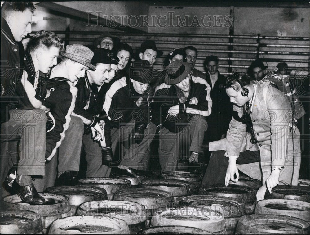 1955 the Swedish ice-hockey team at Dusseldorf brewery - Historic Images