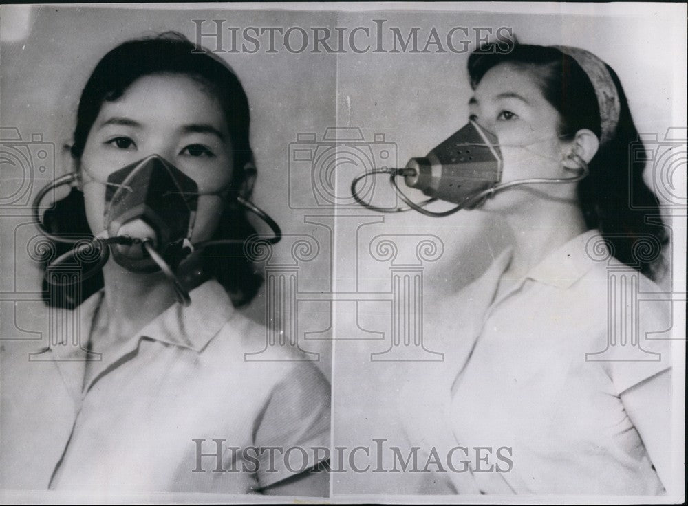 1958 &quot;Hear Yourself Speak&quot; Mask.
Aid to broadcasters and speakers. - Historic Images