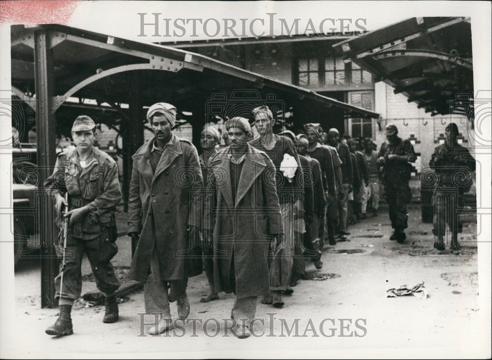 1956 Press Photo se Egyptians were made prisoner by French troops at Port Fuad.-Historic Images