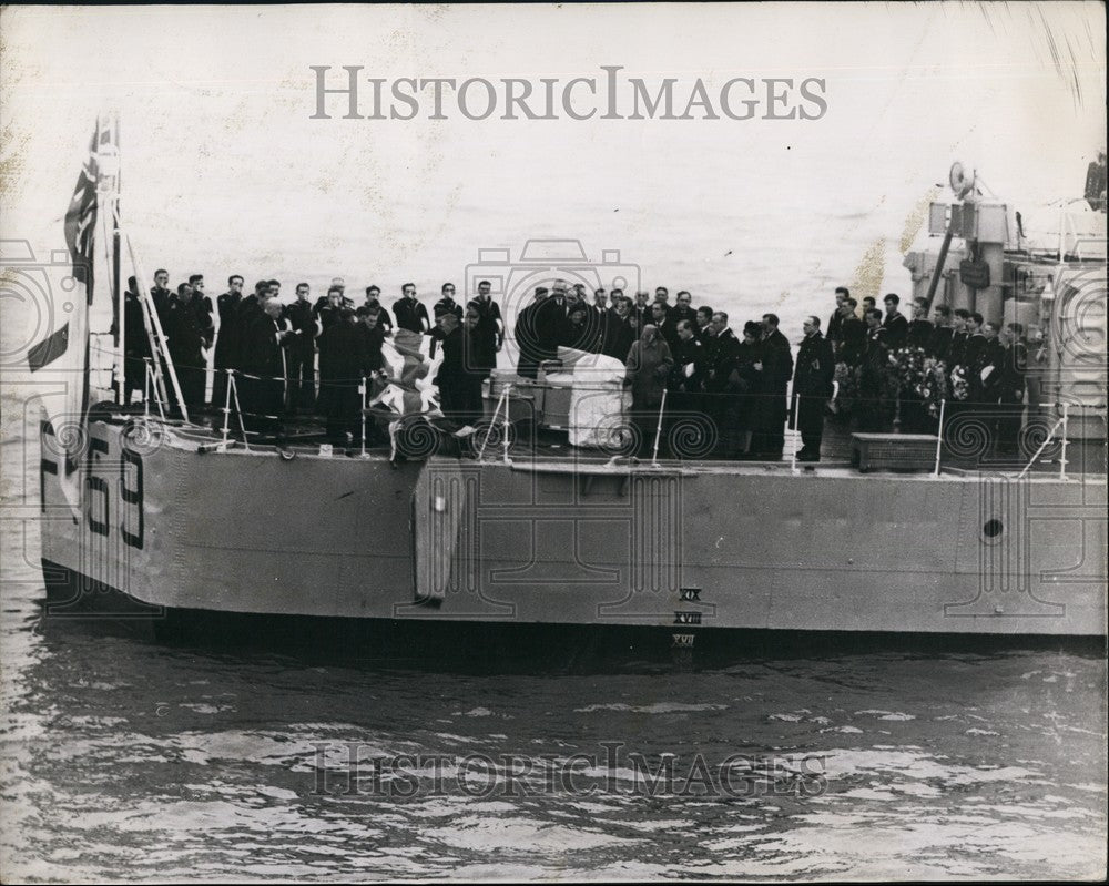 1960 Press Photo Lady Mounthatten is buried at sea - KSB59141-Historic Images