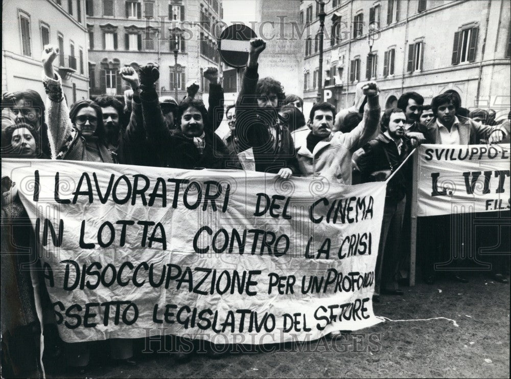 1977 Italian Film Industry Crisis has resulted in demonstration - Historic Images