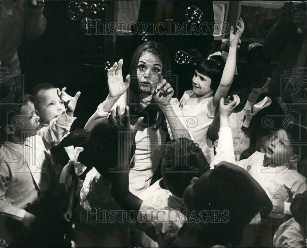 1967 Press Photo Actress Eva Bartok Records Album - KSB59353-Historic Images