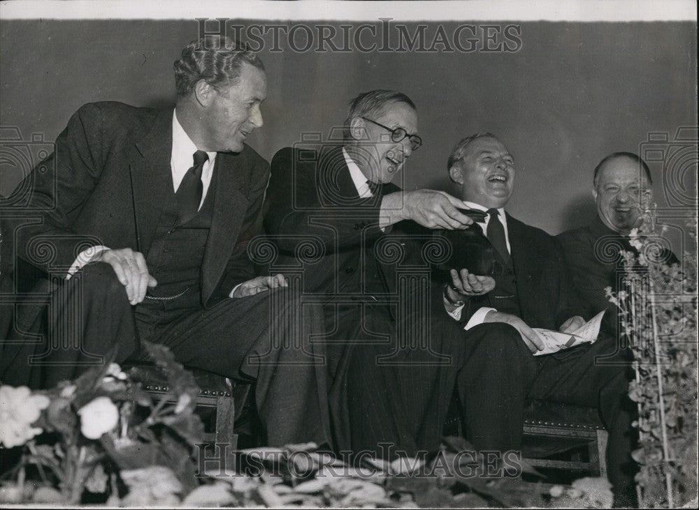 1958, Heathcoat Amory chancellor of the Exchequer &amp; his empty wallet - Historic Images