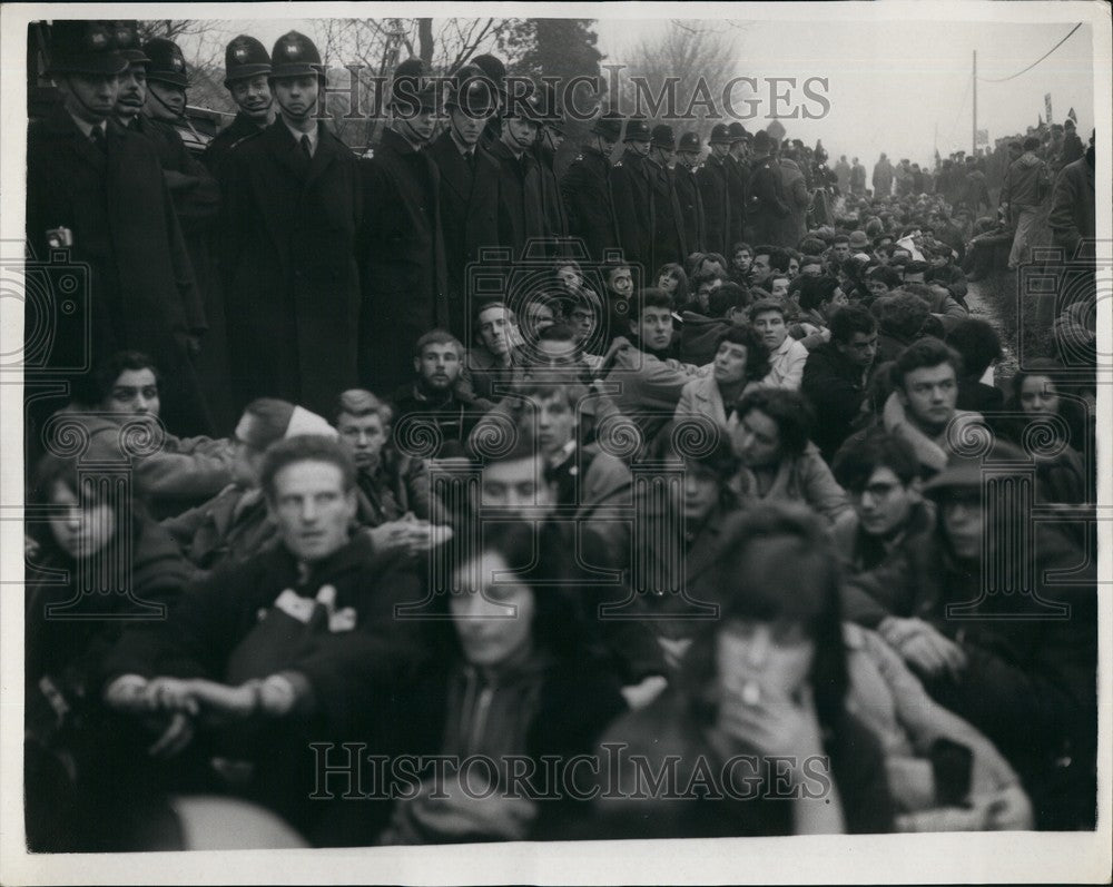 1961 Press Photo Dozens of ban-the-bomb demonstrators were arrested - KSB59521 - Historic Images