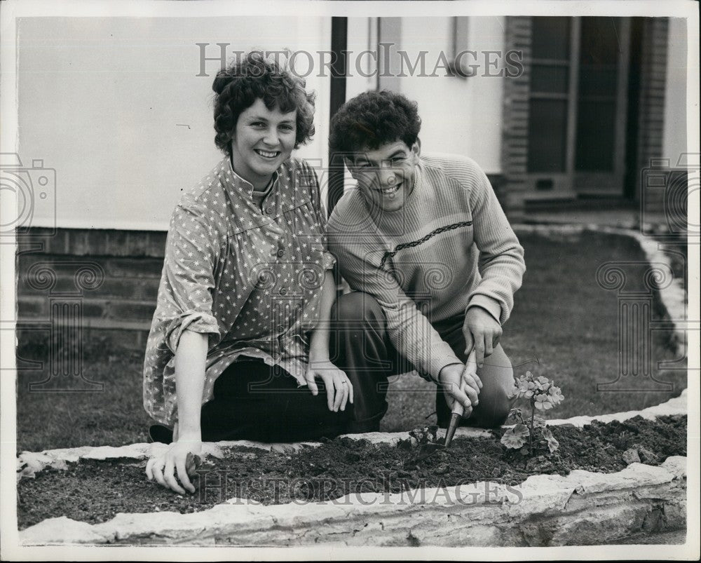 1956 Dai Dower and his wife Evelyn put in some work in the garden - Historic Images