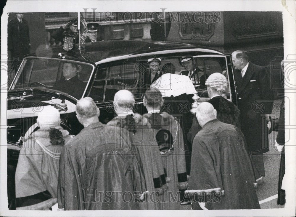 1956 Press Photo Queen And Duke Drive To Guildhall - Historic Images