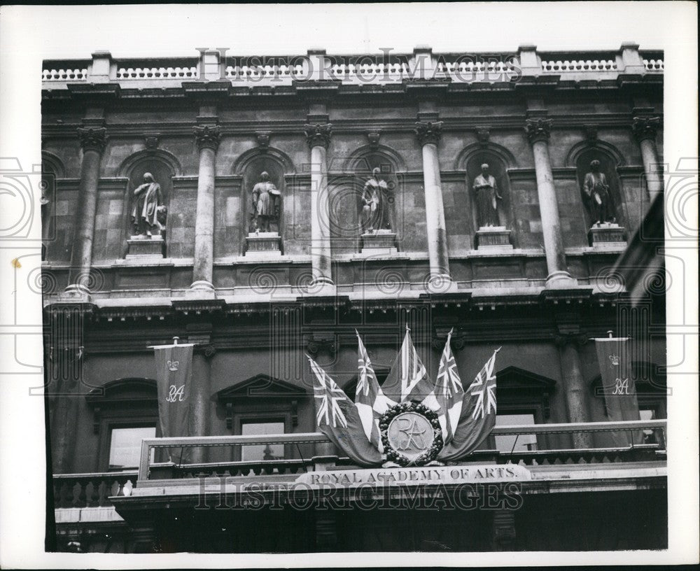 1962 Press Photo Facade of Burlington House In London - KSB60015 - Historic Images