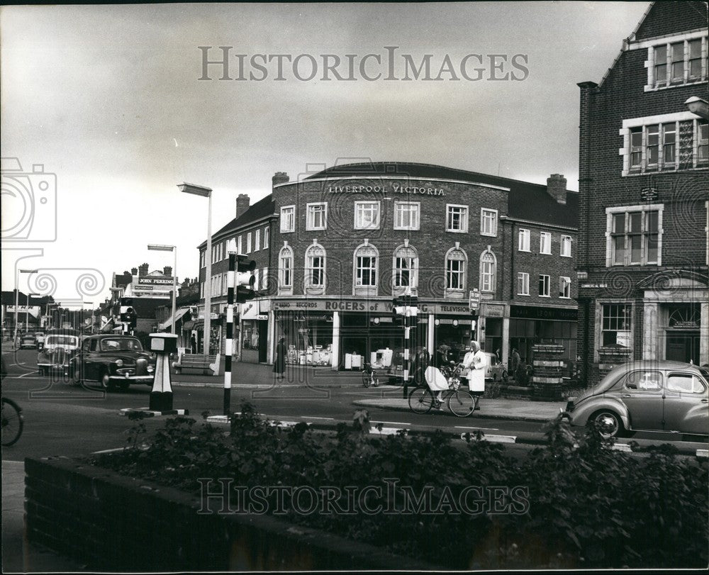 Press Photo Newer Shopping Area of Woking in Surrey - Historic Images