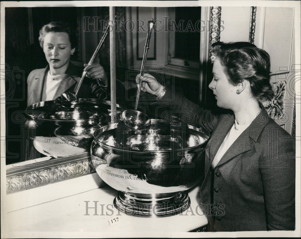 1953 Closely Guarded Relics of Kings On Show At Oxford College - Historic Images