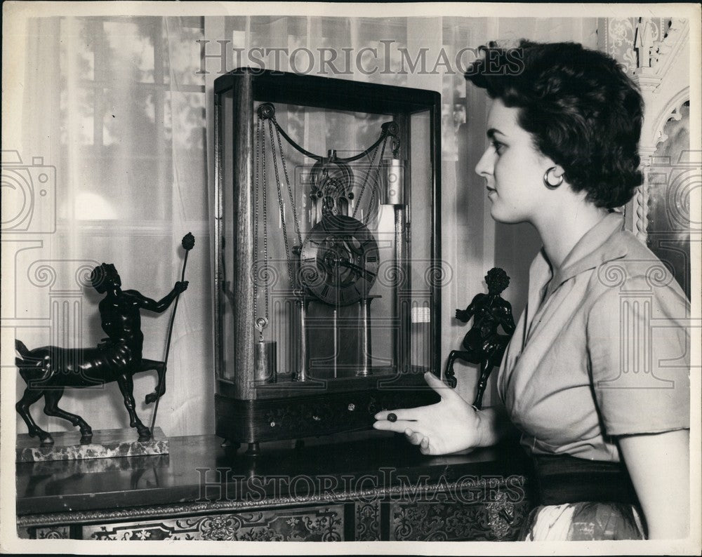 1954, Autumn Antique Dealer's Fair at Chelsea Town Hall - KSB60091 - Historic Images