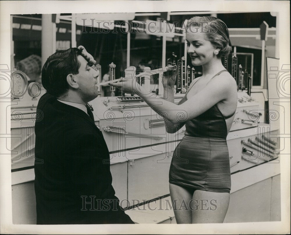 1953 Press Photo Maria Sheering,uses a hydrometer at British Industries Fair - Historic Images