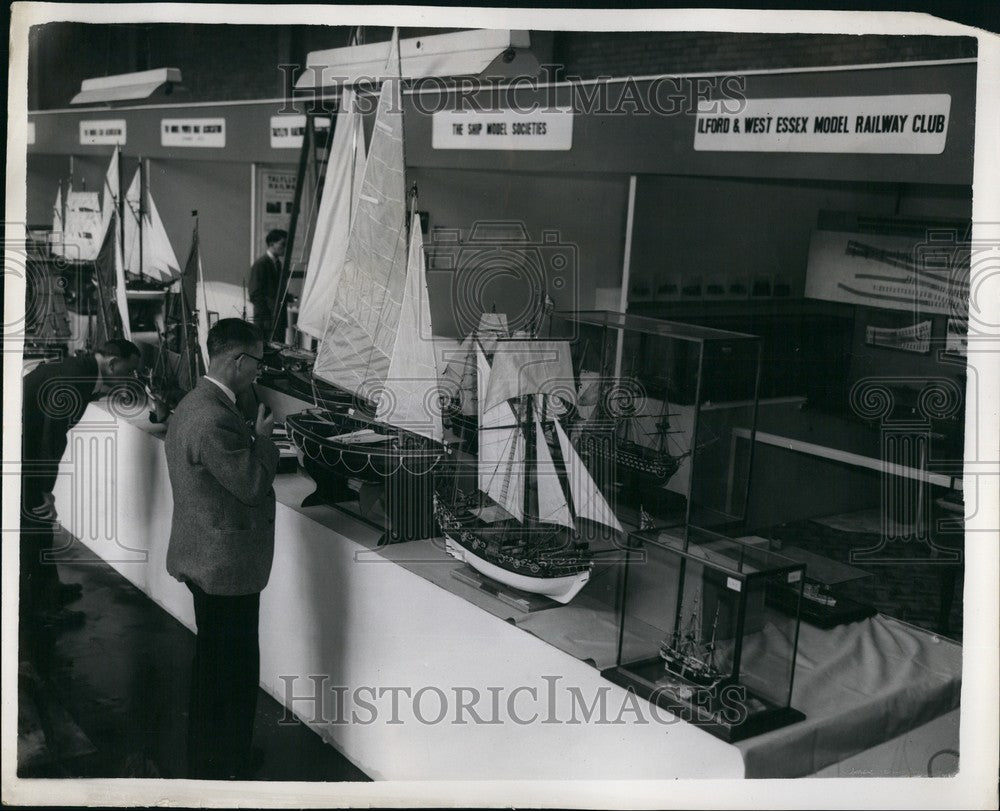 1954 “The Model Engineer” Exhibition,boats on display - Historic Images