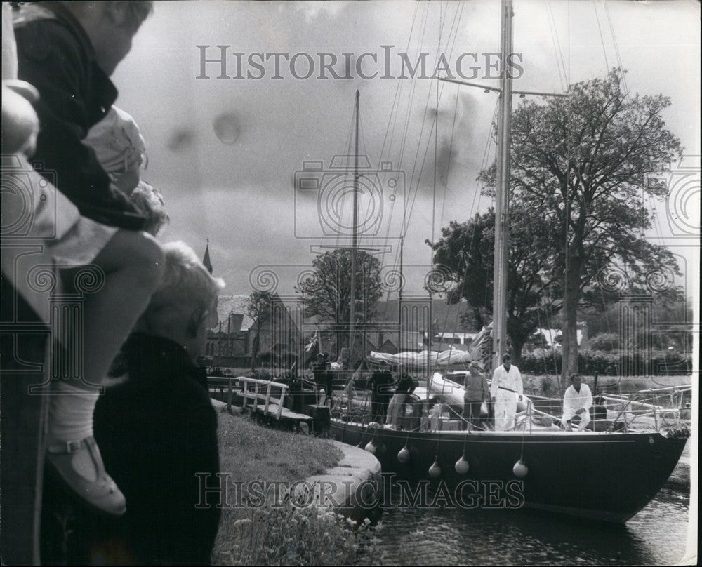 1962 Royal Yacht "Bloodhound" Sails Along Crinan Canal - Historic Images