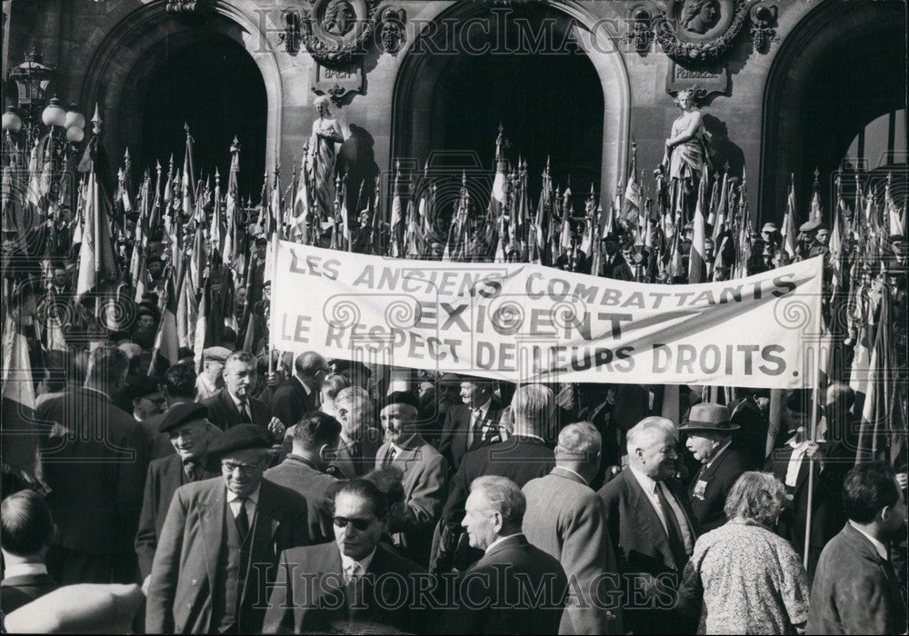 1959 Ex-Servicemen Stage Mass Demonstration In Paris - Historic Images