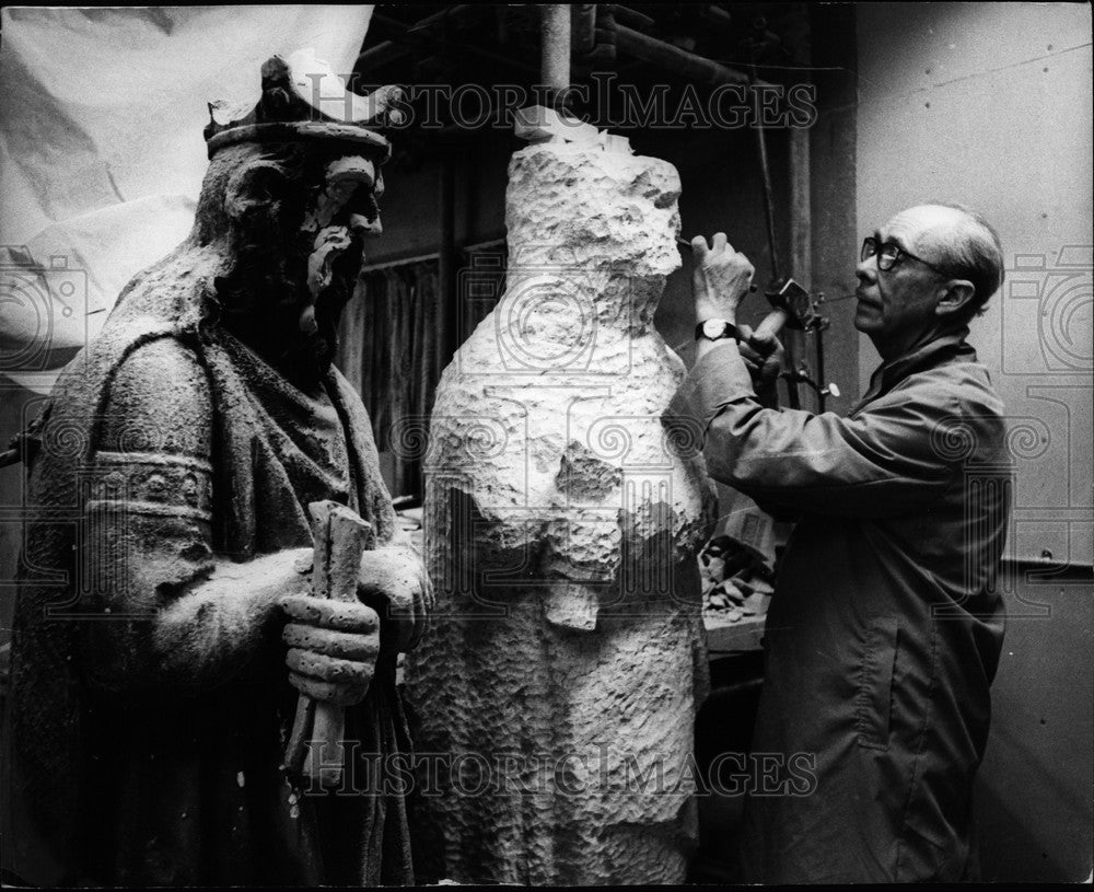 1971, William Gregory London Sculptor Westminster Figures Parliament - Historic Images