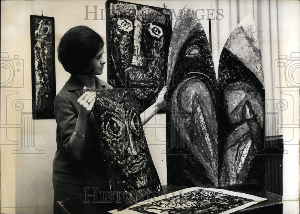 1964 Press Photo Enamel-art creations of. Weixlgartner-Neutra & Mrs. Soederberg - Historic Images