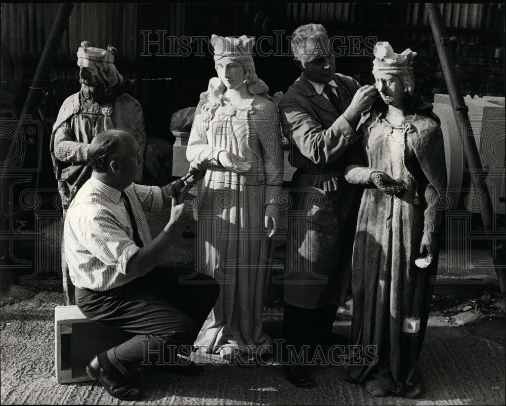 1968 Houses of Parliament statues being restored  - Historic Images