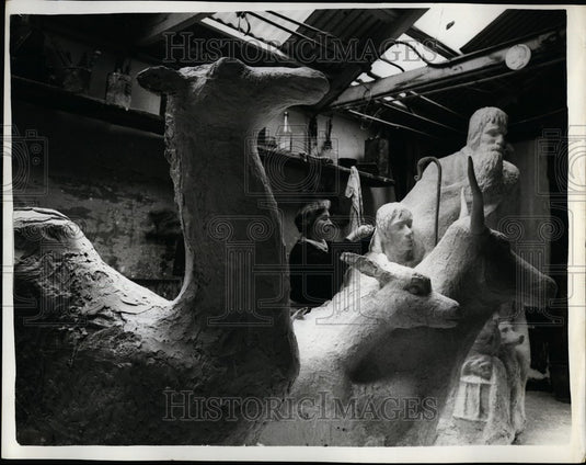 1959 Press Photo Sculptress Josephina De Vasconcelios and her work - KSB60555-Historic Images
