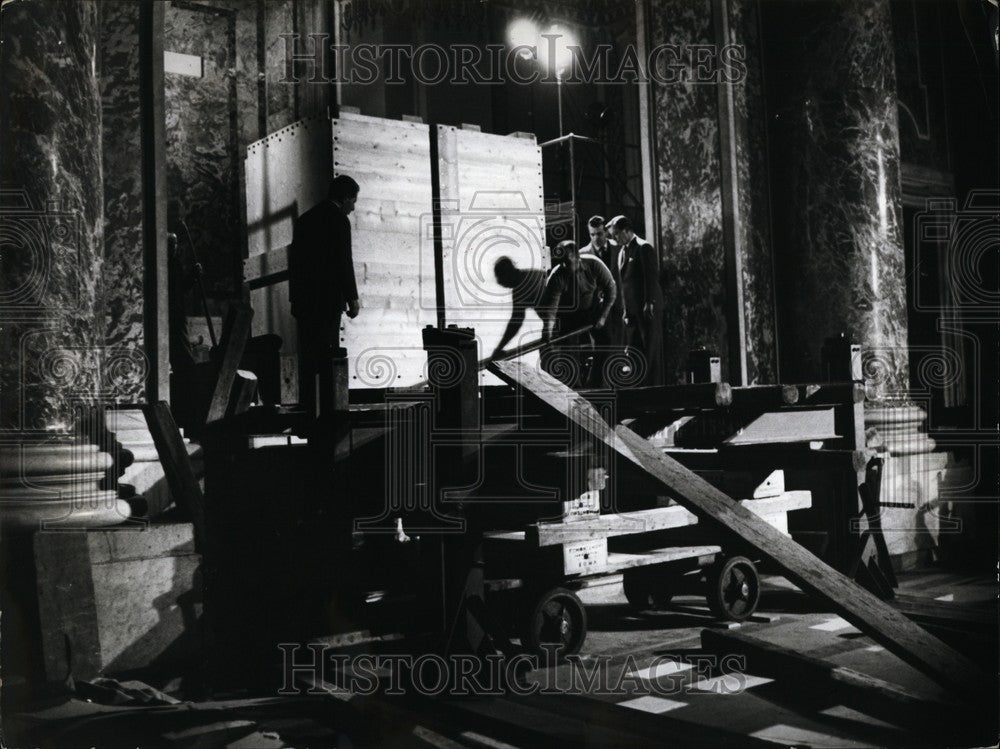 1964 Michaelangelo Statue Being Moved - Historic Images