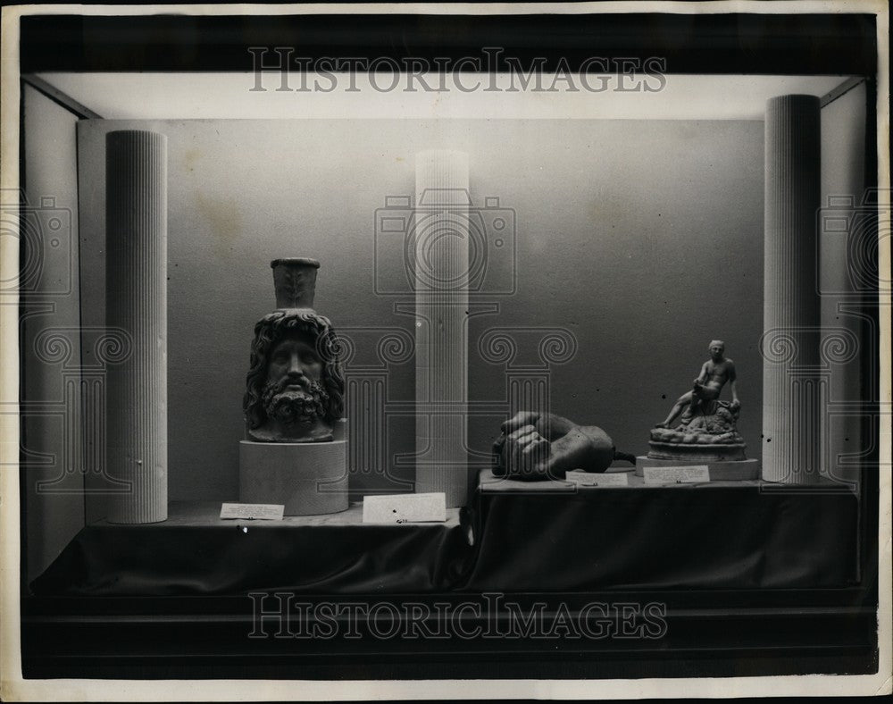 1955 Press Photo Sculptures Roman Temple Exhibition Head Serapis Figure Mercury-Historic Images