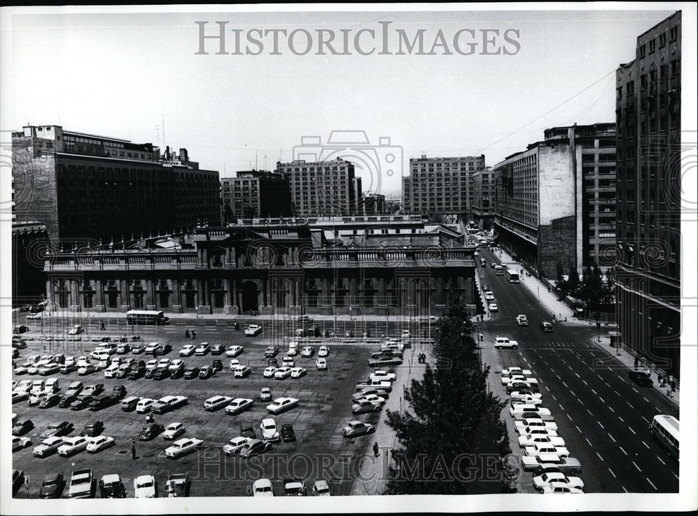 Press Photo Santiago De Chile Plaza De La Constitucion La Moneda Police Station - Historic Images