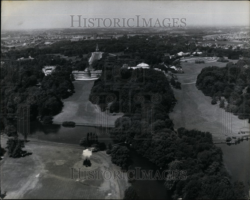 Press Photo A View from Helicopter of Belgian Royal Palace - KSB60907 - Historic Images