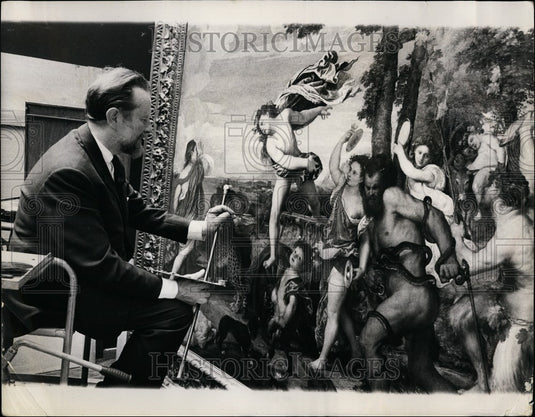 1969 Press Photo Arthur Lucas National Gallery Chief Restorer Bacchus Ariadne-Historic Images