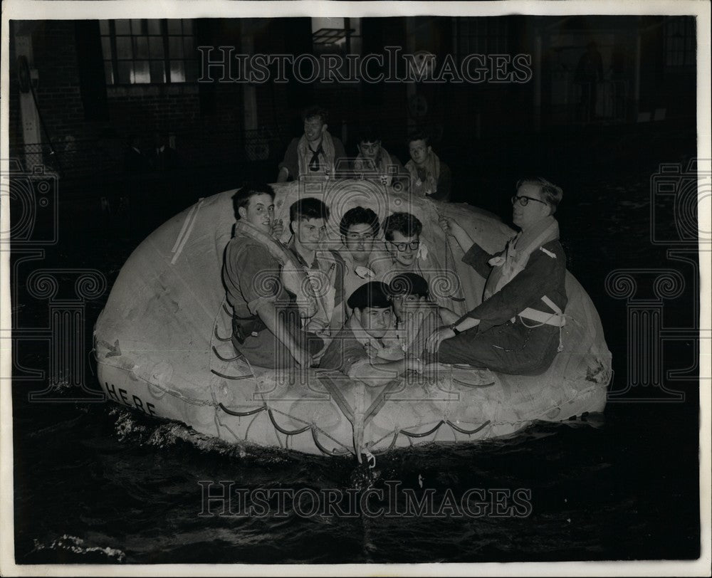 1958 Soldiers Aboard Rafts At Gosport Test Seasickness Medicines - Historic Images