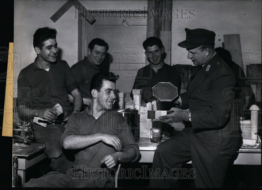 1958 Press Photo Soldiers Of The Second Tank Pioneer Company In Munich & Toys-Historic Images