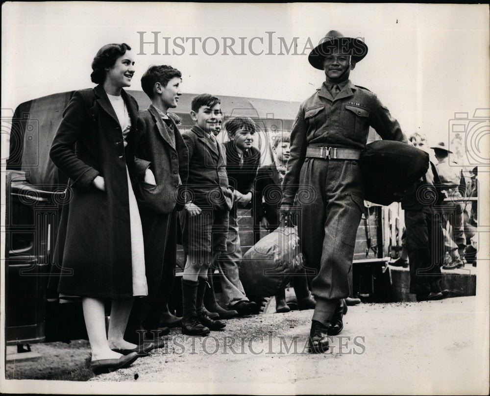 1953 Press Photo Gurkhas Arrive For Coronation - Historic Images