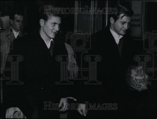 1958 Press Photo Franz Knoblauch And Klaus Kretschok, German Deserters - Historic Images