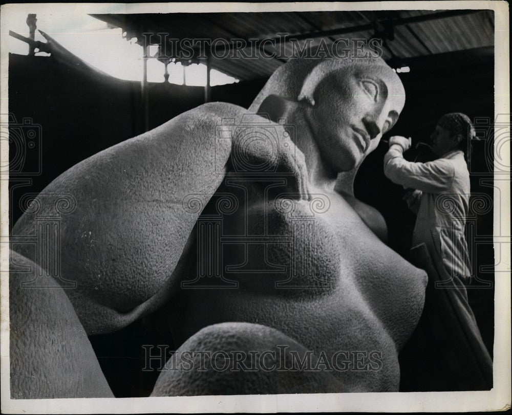 Press Photo Work Progresses On New Whitehall Statue &quot;The Elemente&quot; - KSB61375 - Historic Images