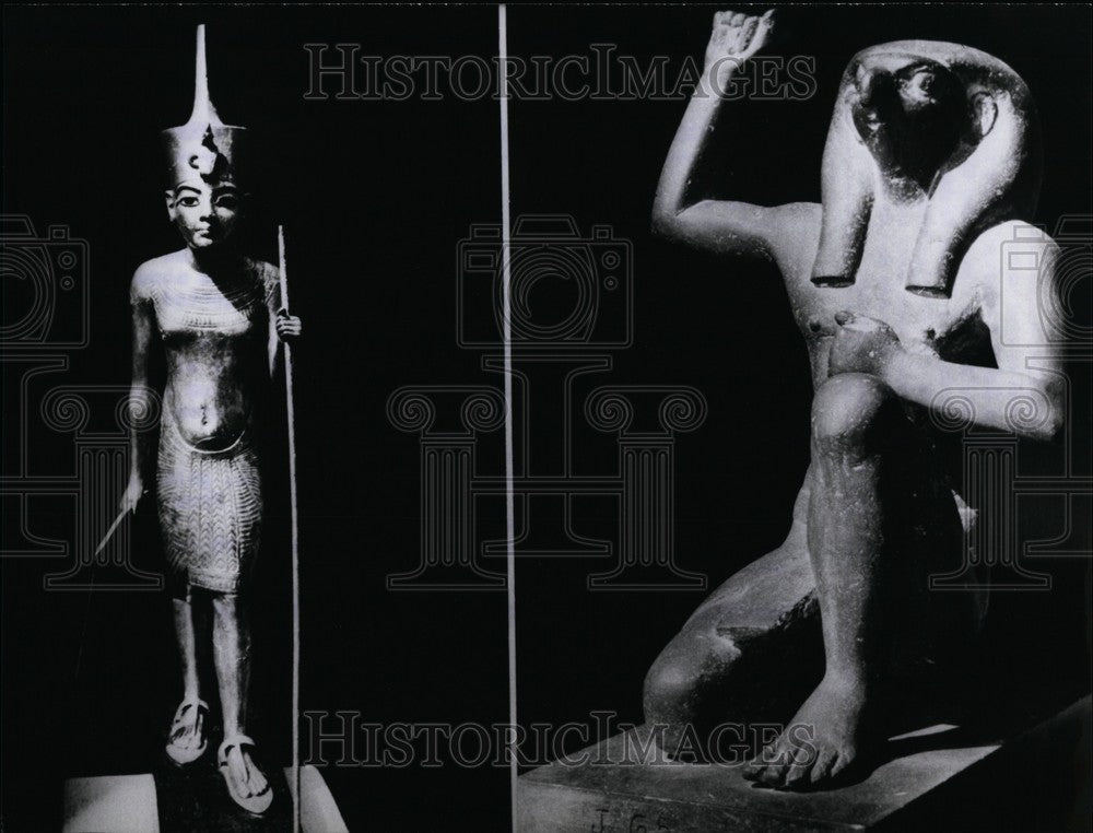 Press Photo Statuette of Tutanchamun &amp; Kneeling Falcon-God - Historic Images