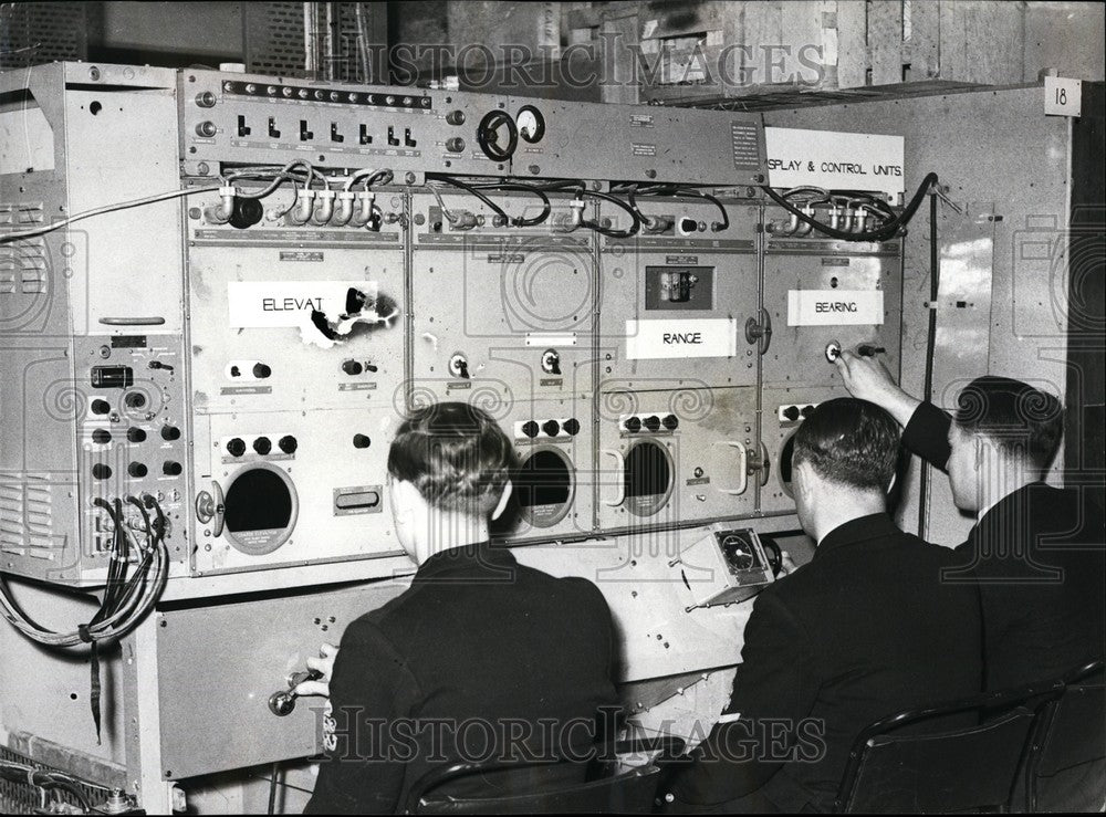 1945, Centimetric Anti-Aircraft Gunnery Equipment In The Navy - Historic Images