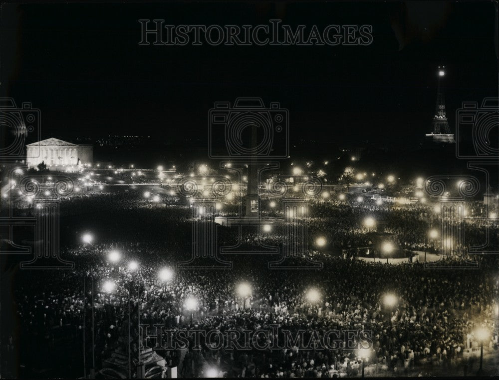 1964 Fireworks Over  de la Concorde Paris - Historic Images