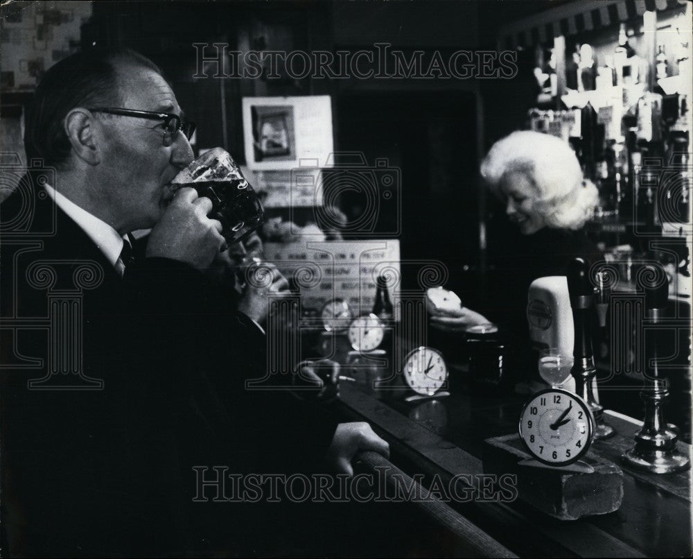 1967 Press Photo Bar at the Grand Pier Hotel South-On-Sea - KSB61815 - Historic Images