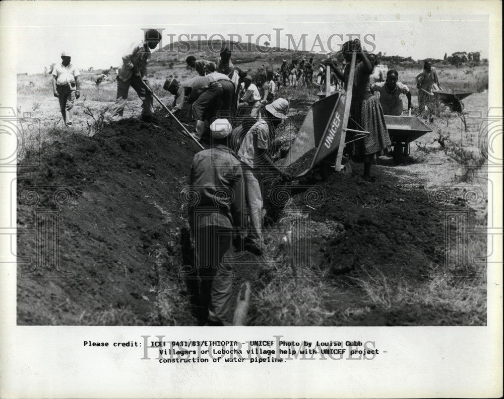 Press Photo Villagers or Lebocha village  work with UNICEF - Historic Images
