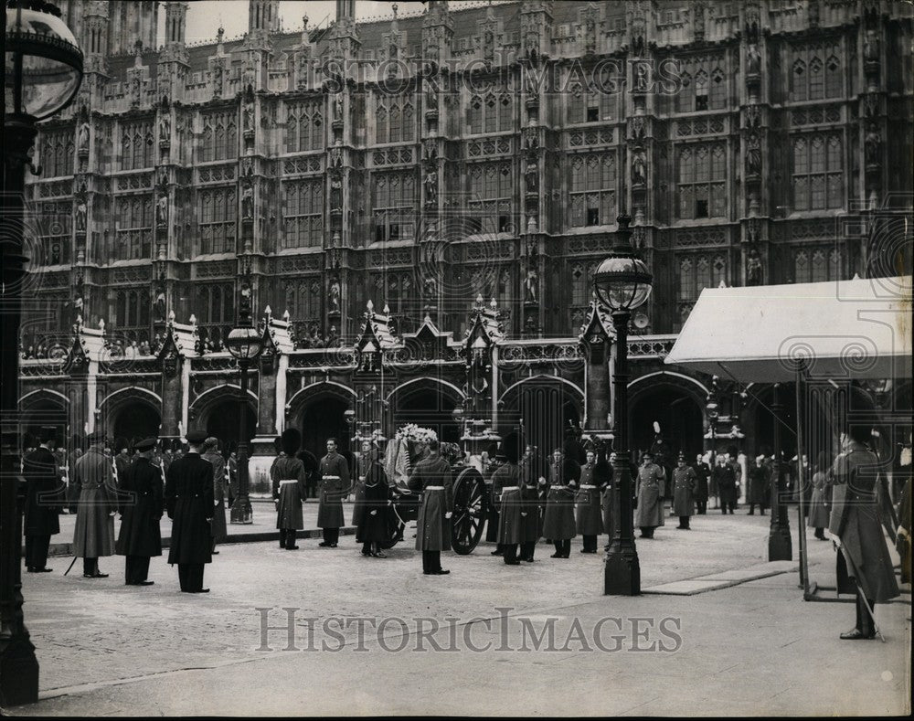 1953 Press Photo Westminster Hall.Lying-in-State of Queen Mary - KSB62043-Historic Images