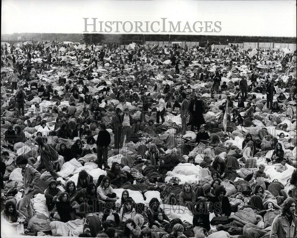 1971 Press Photo Crowds at Pop Festivals in Britain - KSB62105 - KSB62105-Historic Images