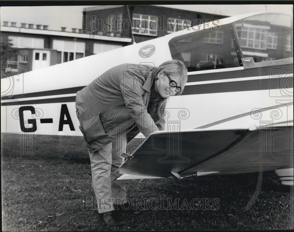 Press Photo Rosalind, Roche Star Airport - Historic Images