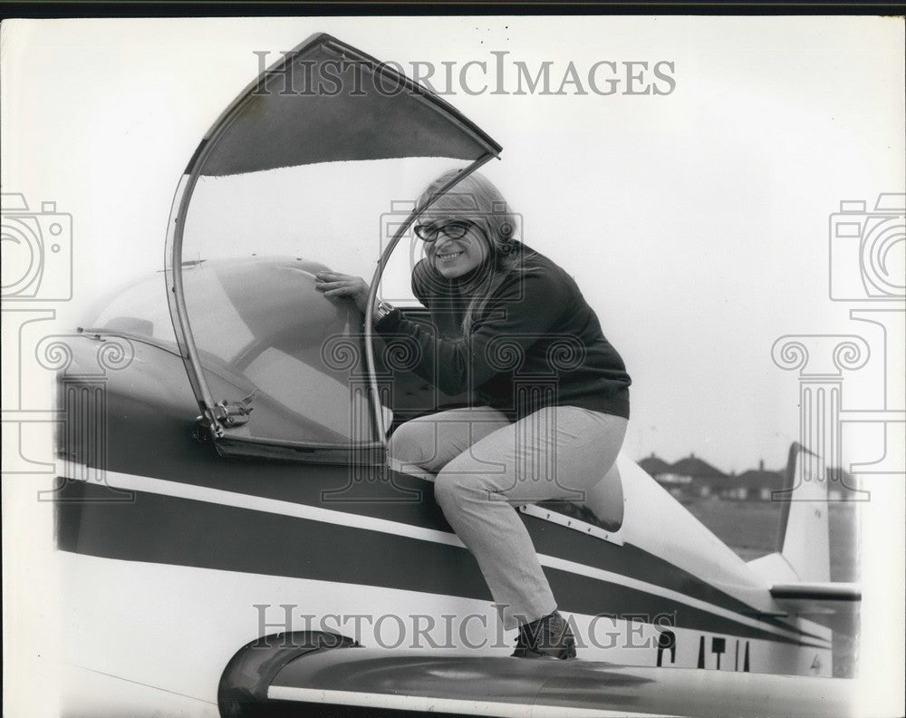 Press Photo Rosalinda, Rochester Airport - Historic Images